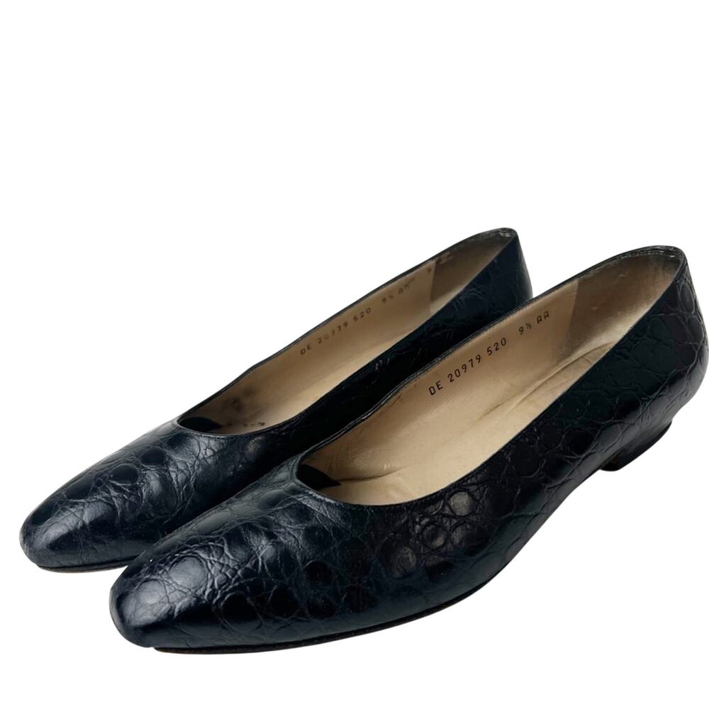 SZ 9.5 AA Salvatore Ferragamo Vintage Designer Black Low Heel Pumps - Picture 2 of 7